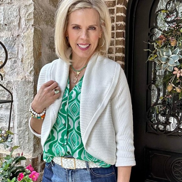 Cabi 6321 Scroll Print Top Spring 2023 Size Medium EUC - Picture 8 of 9